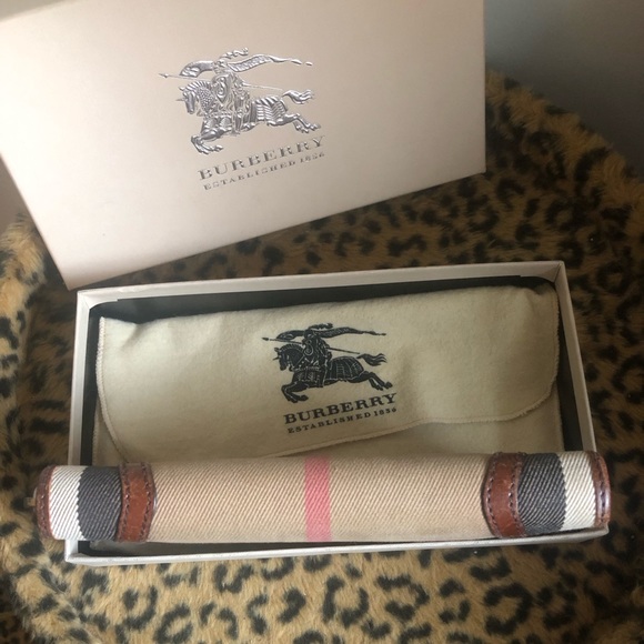 Burberry Zip Around Wallet w/ Box & Dust Bag - Picture 8 of 16